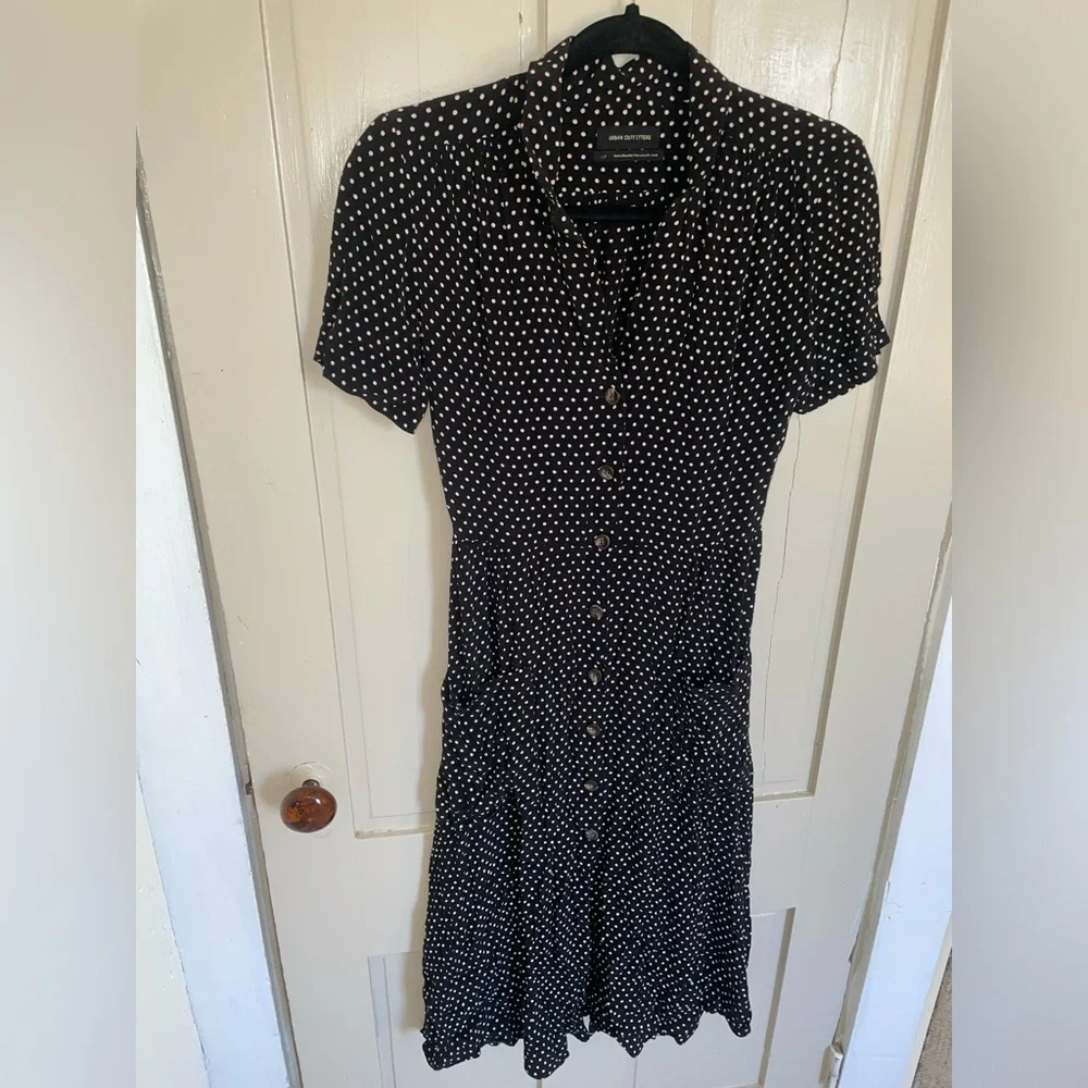 Urban Outfitters Black and White Polka Dot Notched Collar Midi Dress Flowy Cute - Picture 6 of 7